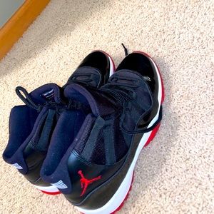 Nike Air Jordan 11’s Playoffs Bred